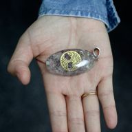 Оргонитова енергийна висулка - 7 камъни на чакрите - овална форма, с изображение на дърво