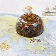 Настолен Енергиен Оргонит - Купол с Множество Камъни