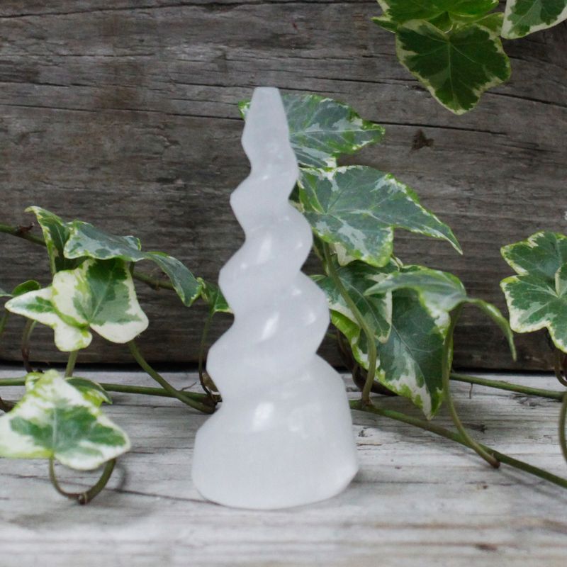 Селенитова Спирална Кула (Рог от Еднорог) - 10 см