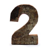 Номер върху кора в рустик стил - "2"  -  7 см