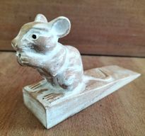 Ръчно резбован дверен стопер - Dormouse