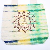 Памучна торба с принт Tie-Dye (6 унции) - Namaste Hands - многоцветна - естествена дръжка