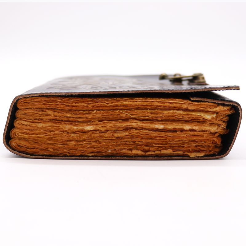 Книга на сенките - 200 страници - с неравни ръбове - 15x21 см