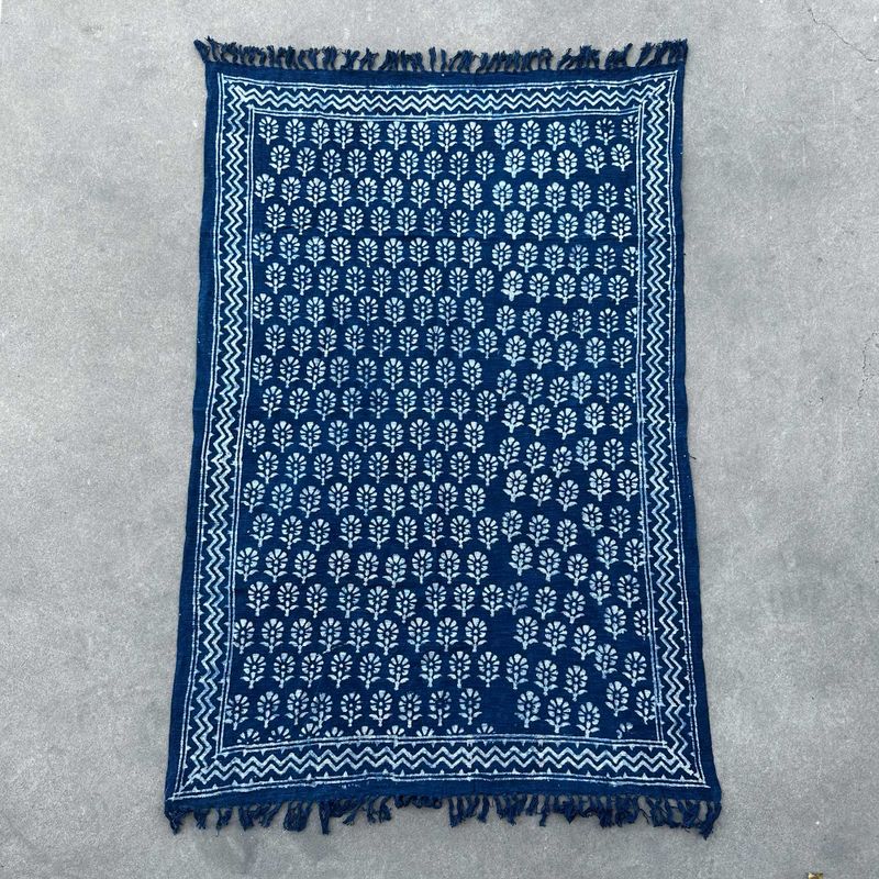 Ръчно изработено индигово одеяло - 170x120 см - Chhota Flower