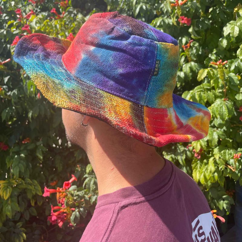 Шапка за фестивал Boho от коноп и памук, патчворк и жични ръбове - Tiedye