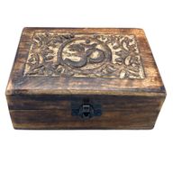 Средна дървена кутия за спомени 15×10×6 см - Ом