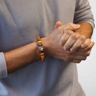 Браслет за коронната чакра от кедрово дърво с прозрачен кварц