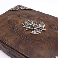 Масивна книга в червено-кафяв тон - Zinc Rose декор - страници с неравни ръбове - 26x18 см