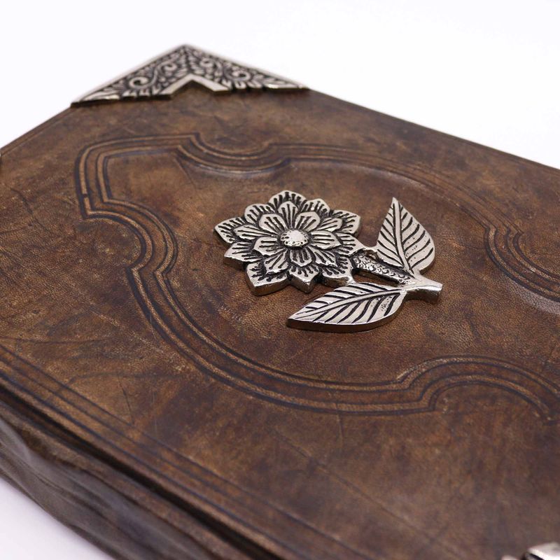 Масивна книга в червено-кафяв тон - Zinc Rose декор - страници с неравни ръбове - 26x18 см