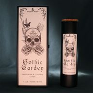 Ритуална свещ Gothic Garden, показана със своята илюстрирана опаковка