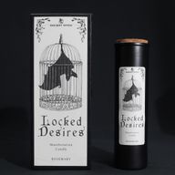 Заключени желания: ритуална свещ и подаръчна кутия с прилеп в клетка на черен фон