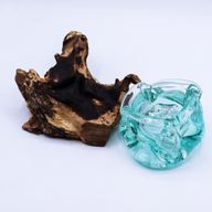 Масивен Пепелник От Разтопено Стъкло Върху Дърво