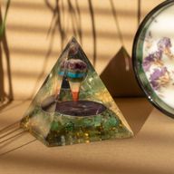 Med Organite Pyramids 7x6 см - Pendulum - зелени авантюринови парчета