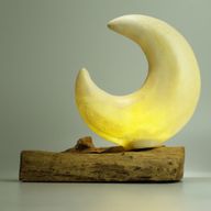 DriftGlow лампа с напукан полумесечен абажур - сив