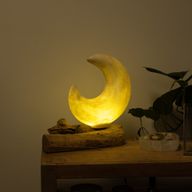 DriftGlow лампа с напукан полумесечен абажур - сив