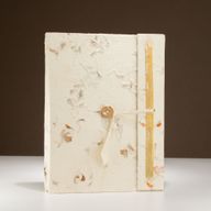 Голяма Тетрадка От Локта С Вградени Цветя - 21x15 См