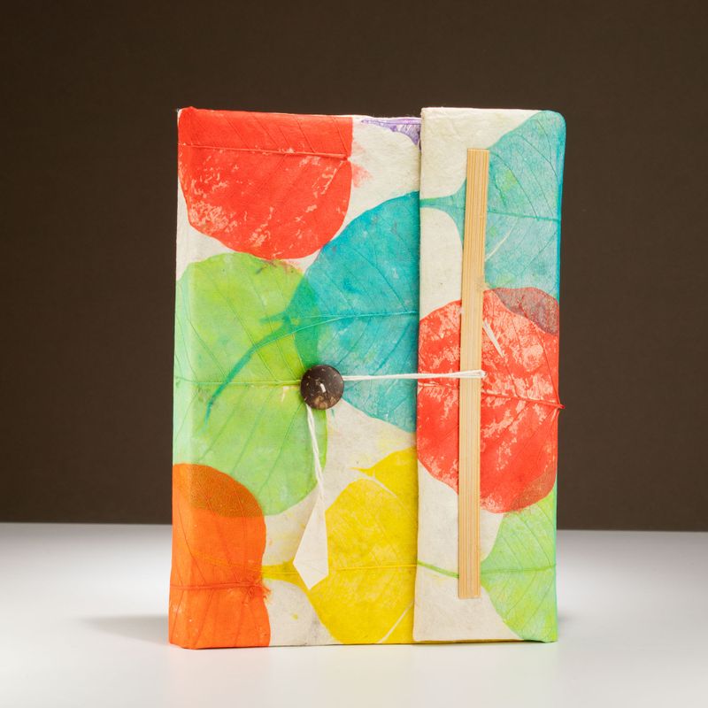 Голяма Тетрадка От Локта С Цветни Листа - 21x15 см