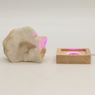 8 см Квадратна Дървена USB LED Поставка – Многоцветна