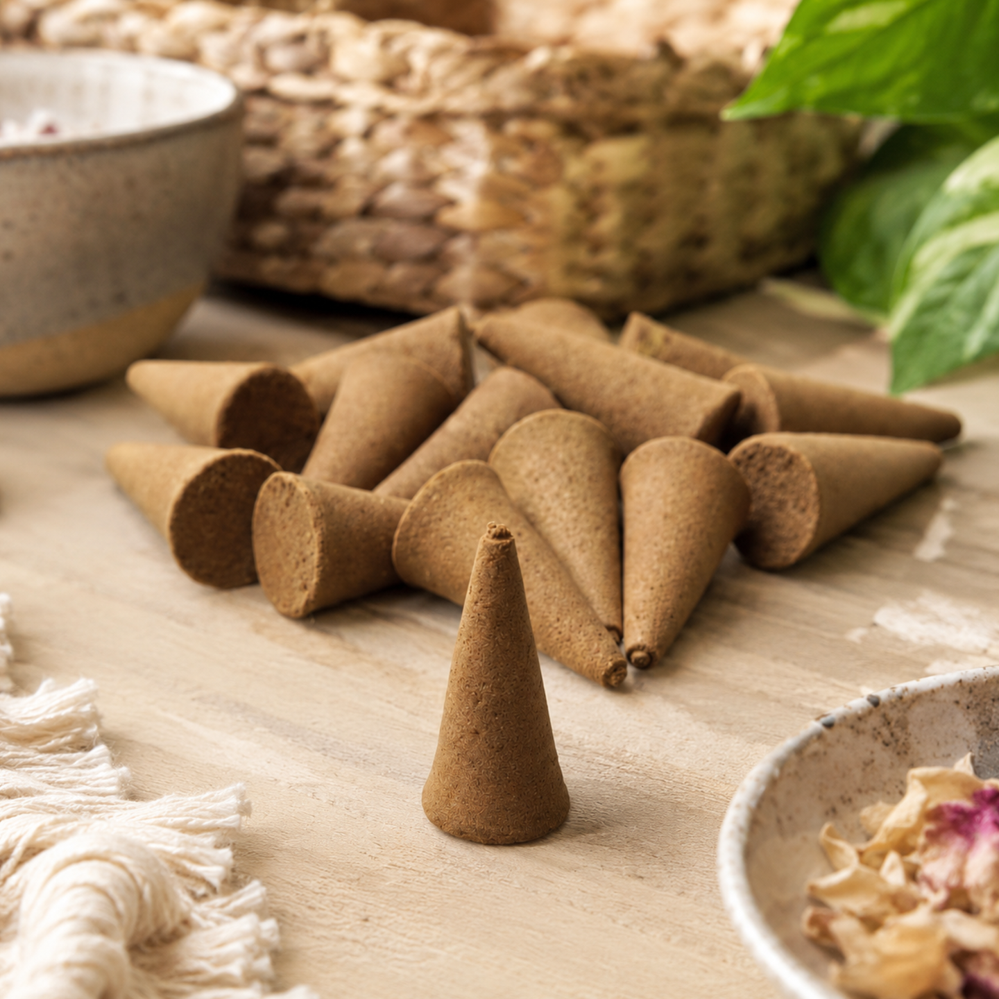 Сурови (Неароматизирани) Пръчици и Конуси Тамян на Едро