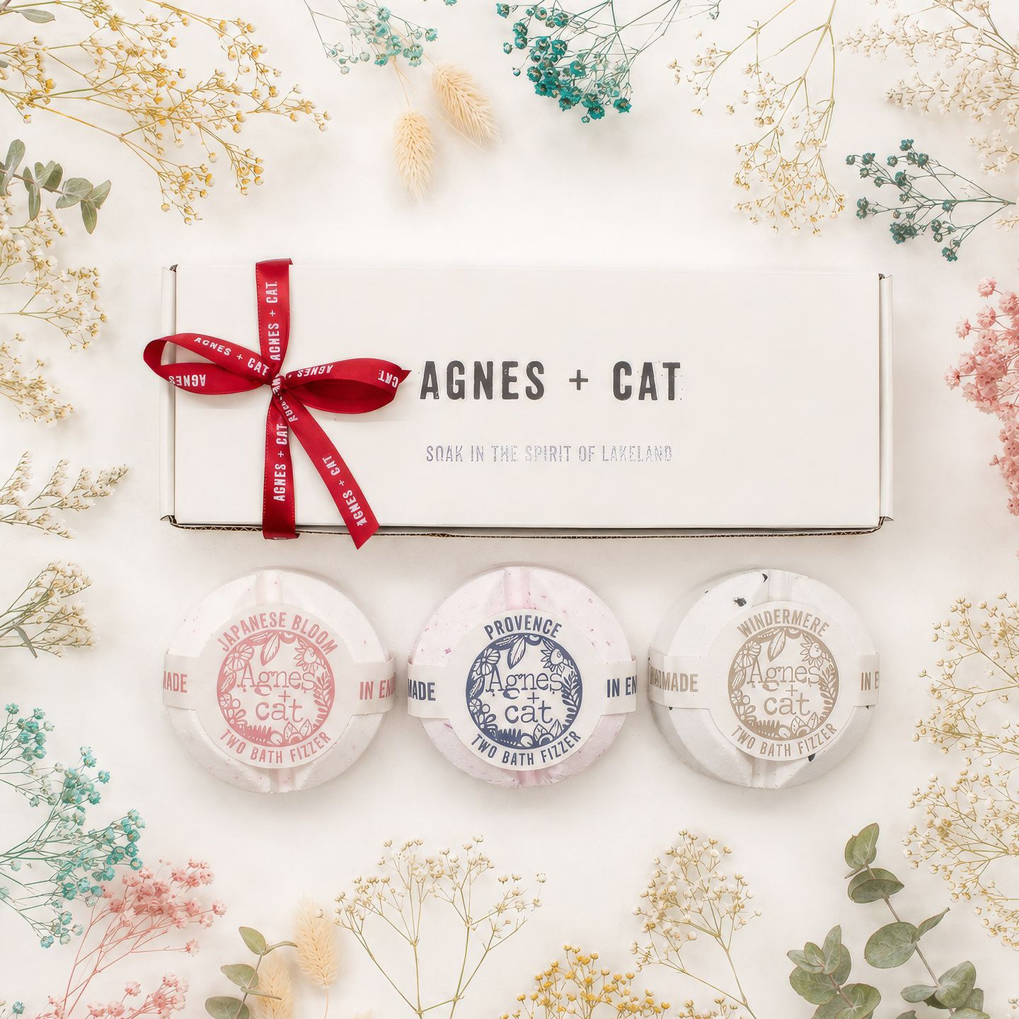 Подаръчни Комплекти с Бомбички за Баня Agnes + Cat
